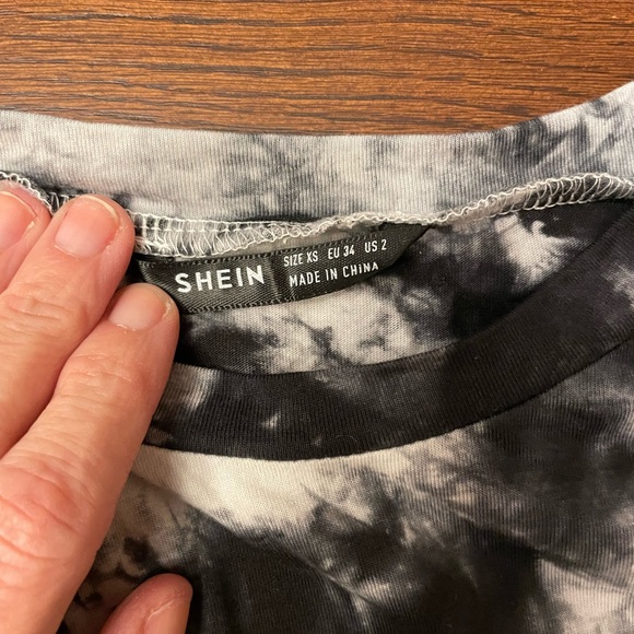 Tie-dyed long sleeve woman’s crop top - Picture 3 of 4